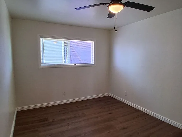 1312-1322 E Bulldog Ln — Photo 10