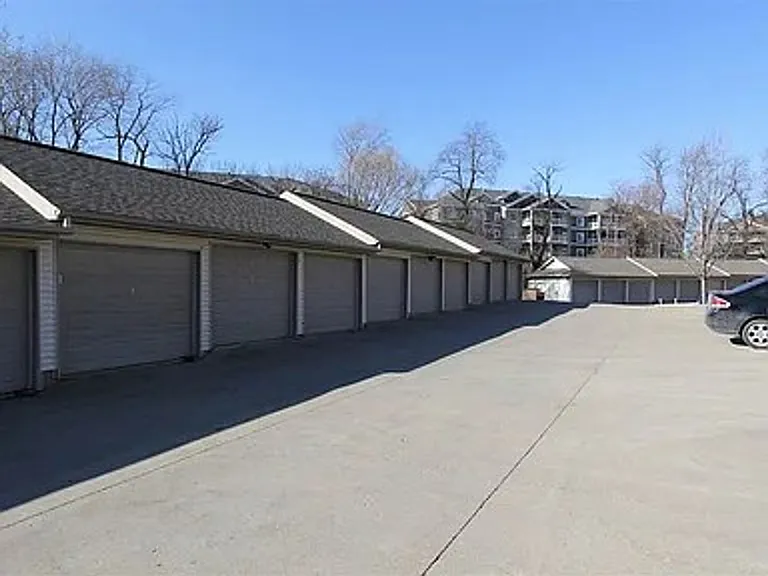 2880 Coral Ct — Photo 3