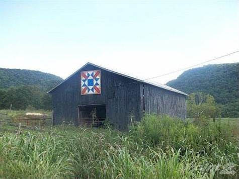 Notice the Quilt Pattern.  The Kentucky Quilt Trail is a" cross-country display of quilts made in Kentucky's Heritage Corridor:.  Each pattern across the state is different!
