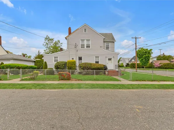22 Bergen Street, Floral Park, NY 11001