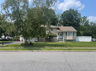 4 Disco Dr, Middletown, NY 10941