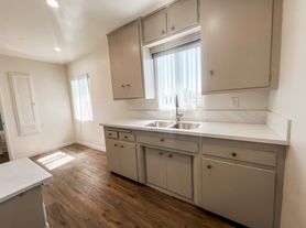 9537 State St, South Gate, CA