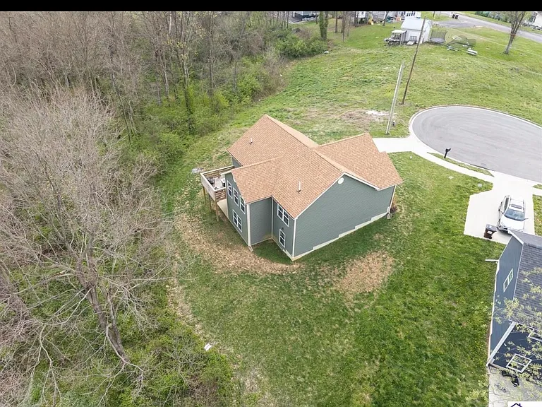 107 Walker Ct — Photo 14