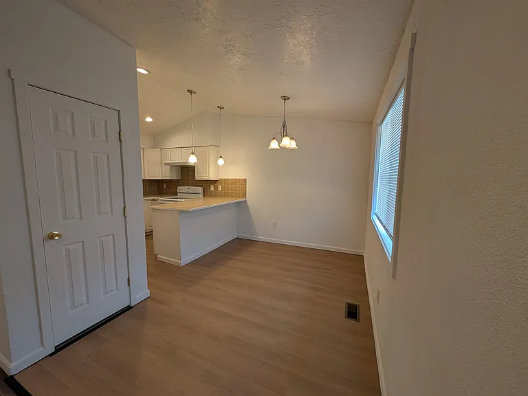 4526 E Frederick Ave — Photo 4