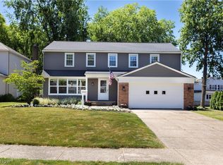 22397 Parkedge Cir, Fairview Park, OH