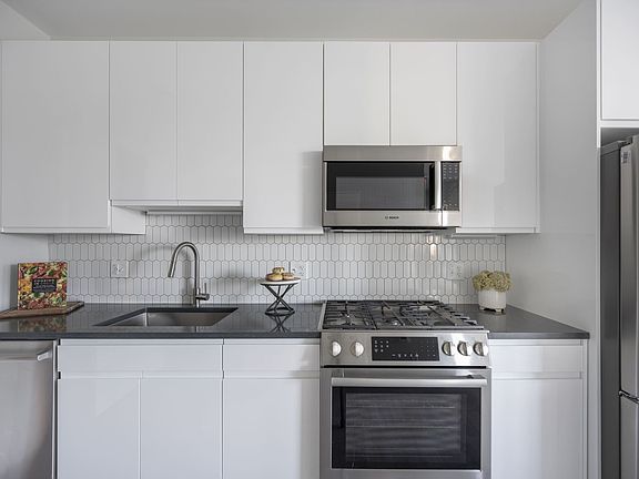4th image of 152 Liverpool St #301