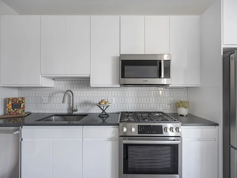 ONE52 - Luxury Apartments — Photo 7