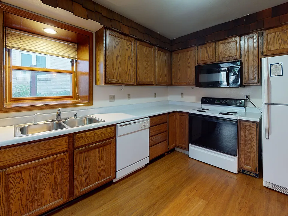 7 E Gilman St #1