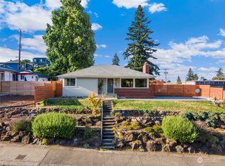 5102 SW Genesee St, Seattle, WA 98116