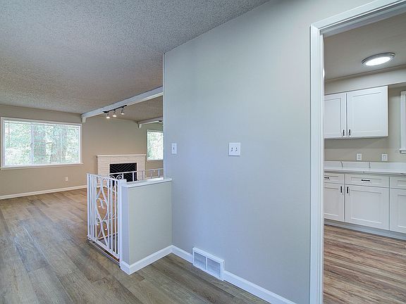 5th image of 1435 Bellevue Way SE