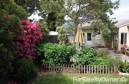 Private backyard/deck/entertainment area