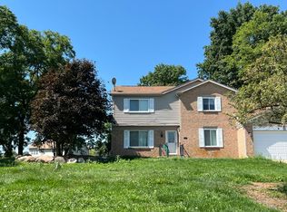 520 Concord Dr, White Lake, MI 48386