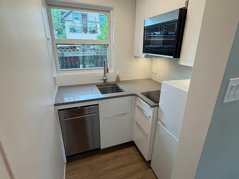1063 Clayton St #D — Photo 4