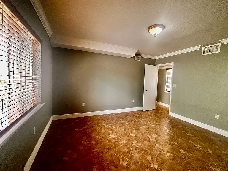 156 Marina Ave — Photo 20
