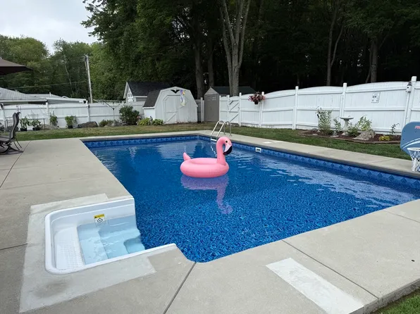 35 Arnold St, Holbrook, MA 02343