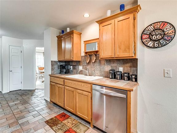 3rd image of 709 Vickery Ave