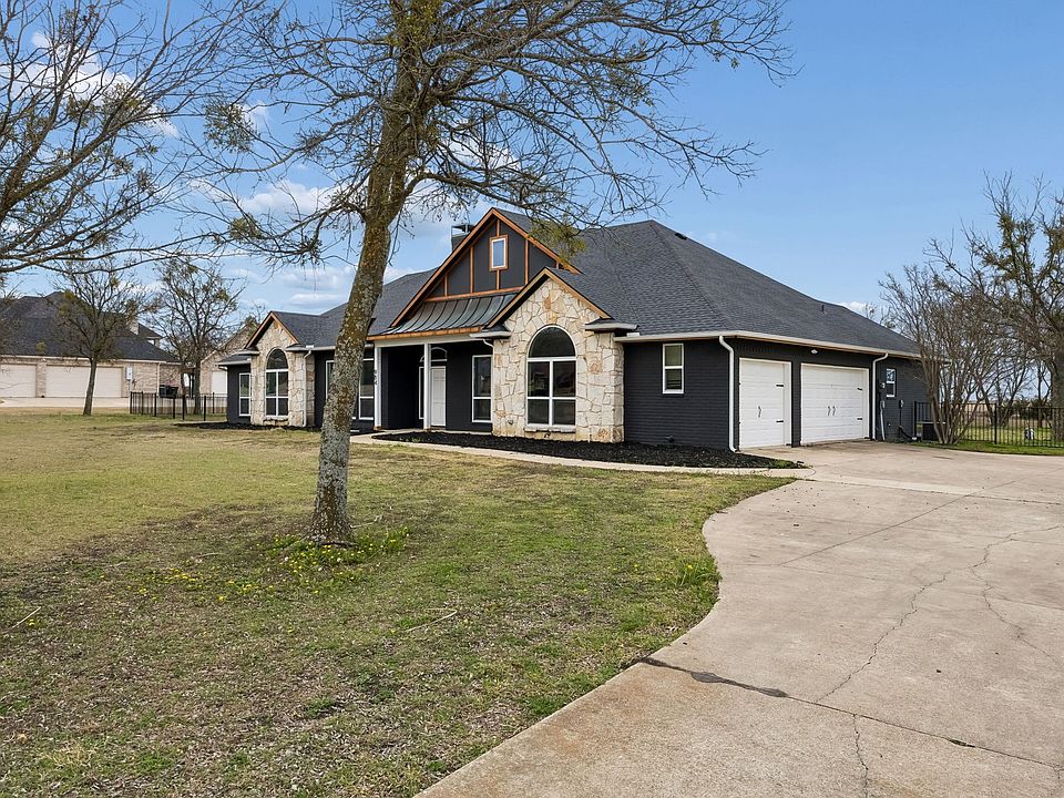 1st image of 984 Equestrian Dr