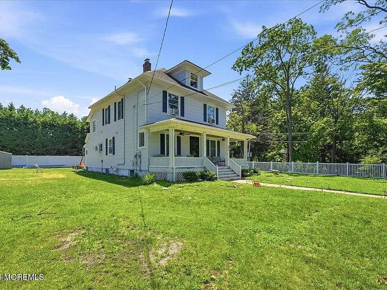 496 W Park Ave — Photo 38