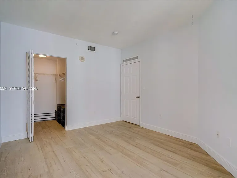 2425 SW 27th Ave #806 — Photo 16