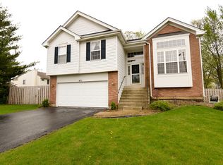 471 W Sweet Clover Rd, Round Lake, IL 60073