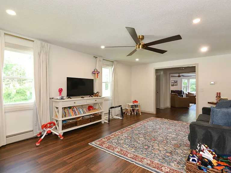 49 Academy Ave — Photo 9