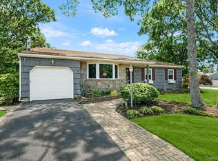 220 Terry Blvd, Holbrook, NY 11741