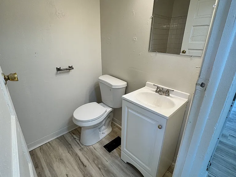 301 N 1st St #303 — Photo 9