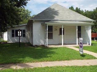 230 E 2nd St, Chapman, KS 67431