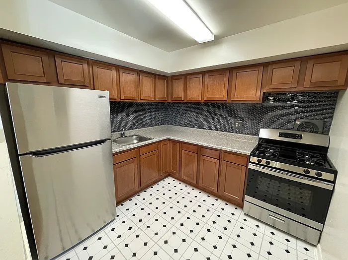 Maple Ridge Apartments — Photo 28
