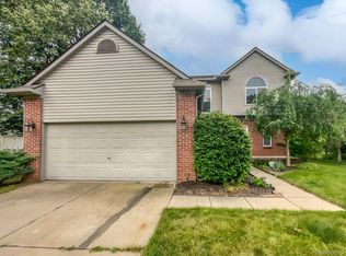 1037 Cobblers Rd, Waterford, MI 48327