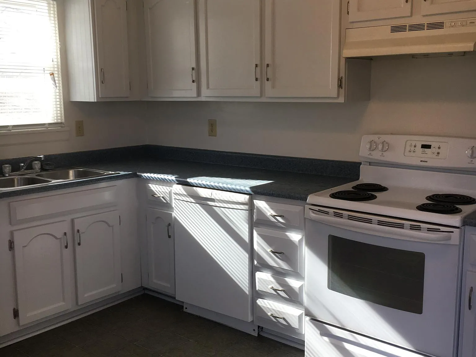 305A NE Main St — Photo 2