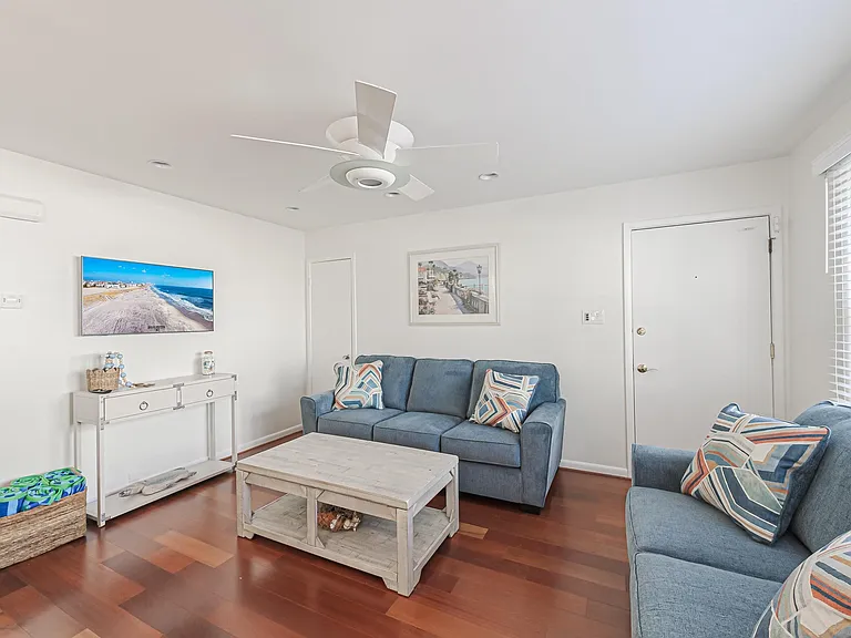 9506 Ventnor Ave #7 — Photo 5