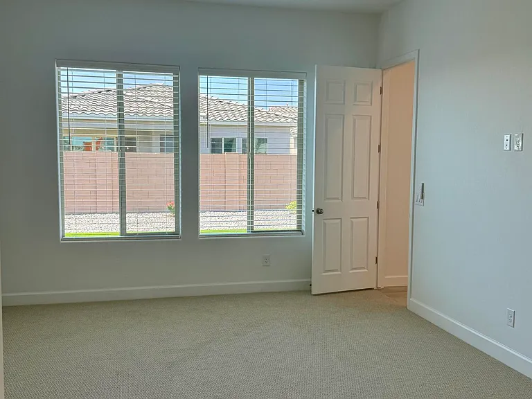 2933 E Mission Ln — Photo 26