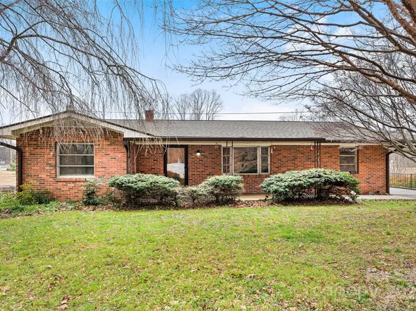 212 Deavor Rd, Pisgah Forest, NC 28768