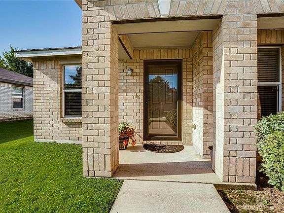 3rd image of 2401 Gabriel Dr