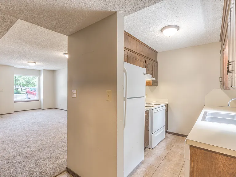644B Earthside Dr — Photo 8