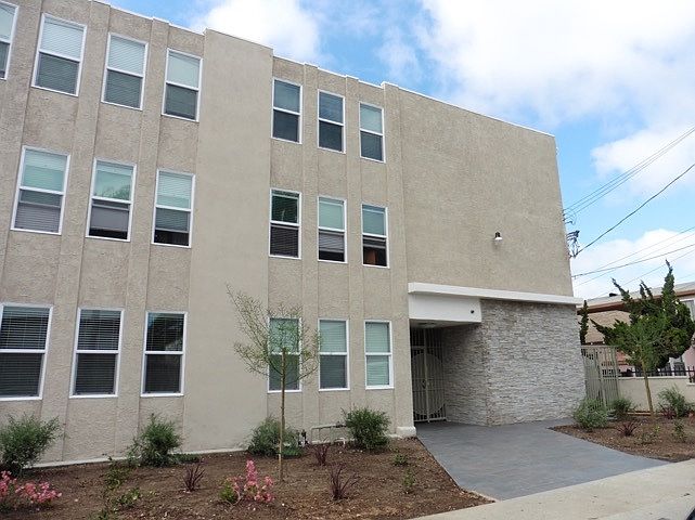 1st image of 537 W Hyde Park Blvd APT 307