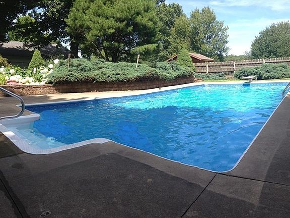 2nd image of 89 E Garwood Dr