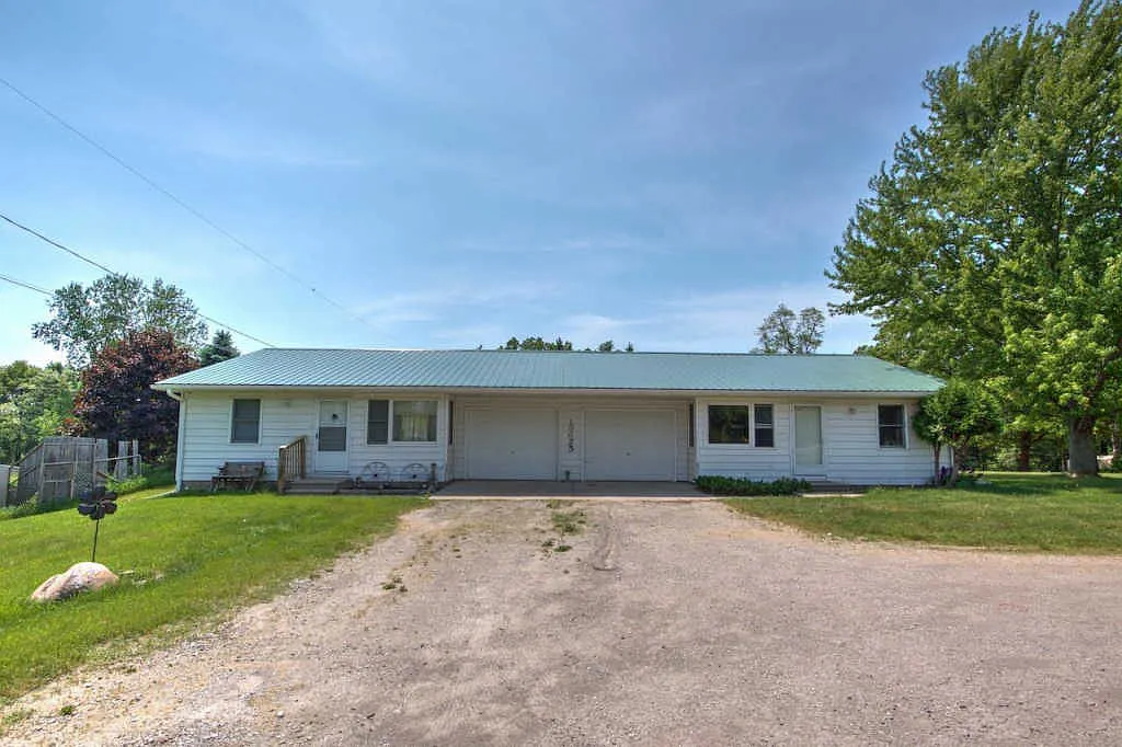 19625 Doyle Rd photo 1