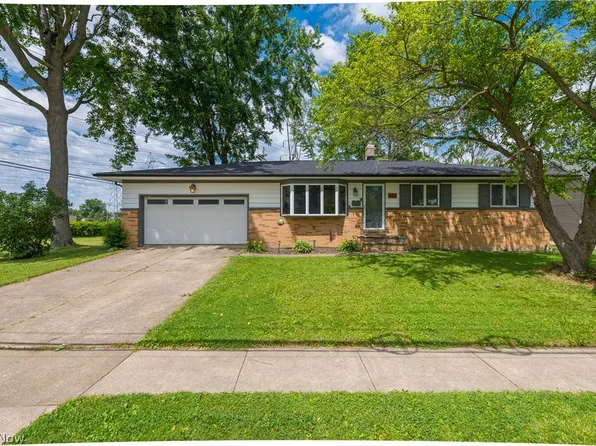 632 Woodmere Dr, Berea, OH 44017