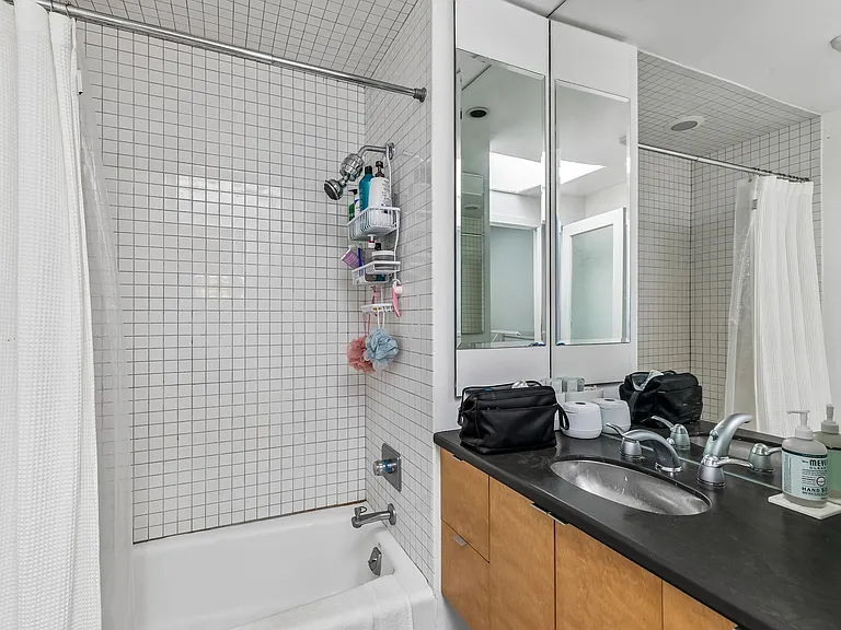 1130 Lombard St — Photo 26