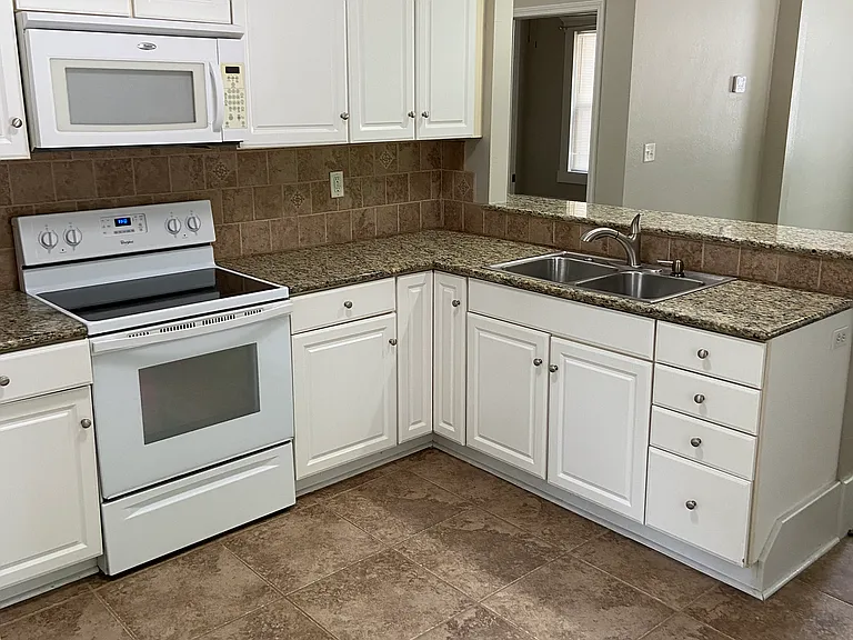 1012 E Cervantes St #D — Photo 5