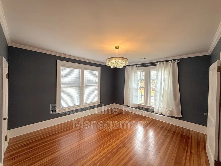 613 S York St — Photo 22