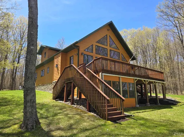236 Wildwood Dr, Iron River, MI 49935