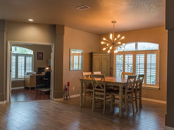 3rd image of 11 Old Creek Cir