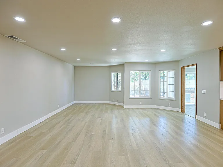 9909 Merced River Ave — Photo 6