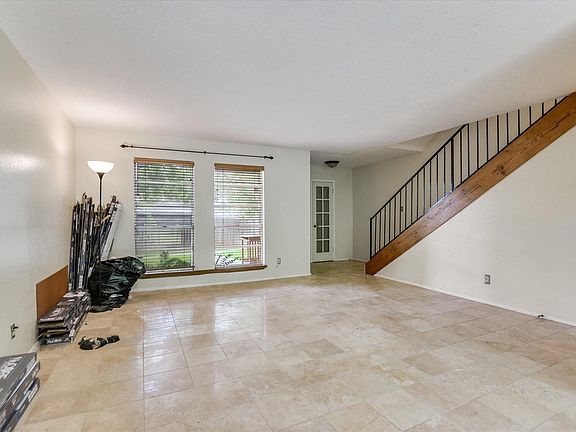 3rd image of 700 Castle Ridge Rd APT C