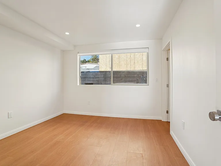 6162 3/4 6160 Oak Crest Way — Photo 17