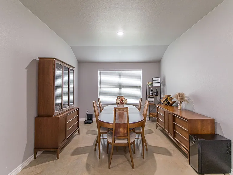 1715 Dryden Ave — Photo 14