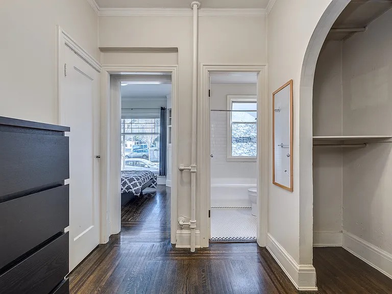 935 Jervis St — Photo 46